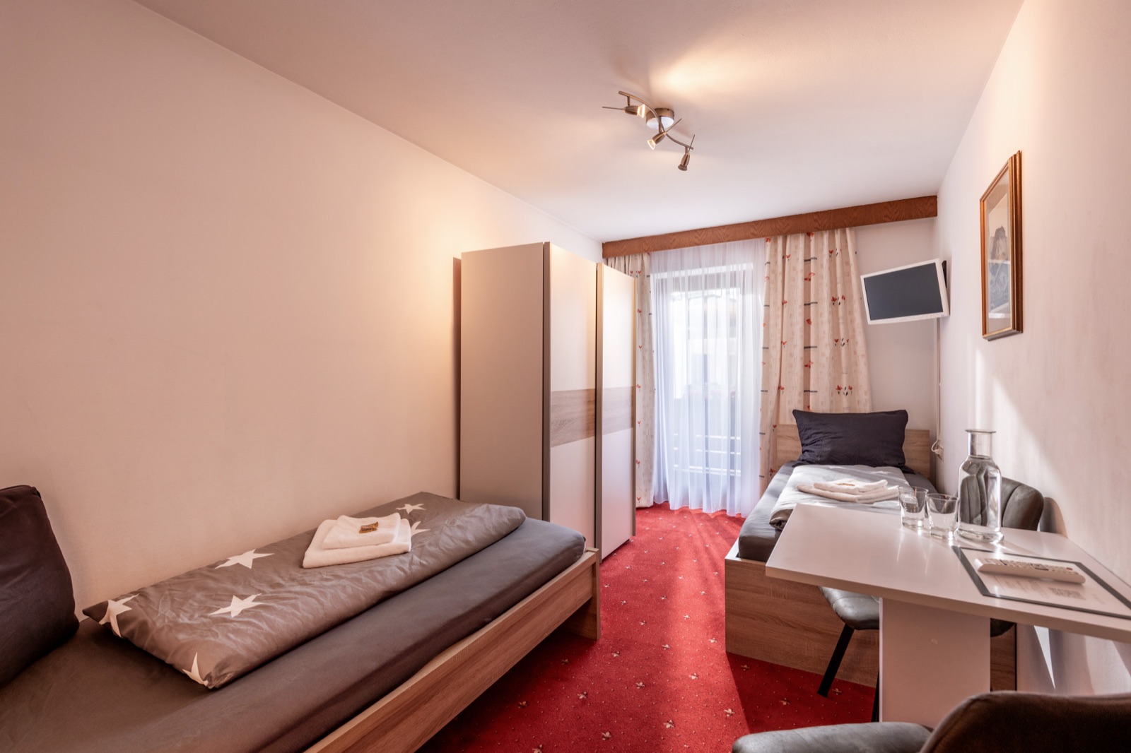 Zweibettzimmer mit Balkon